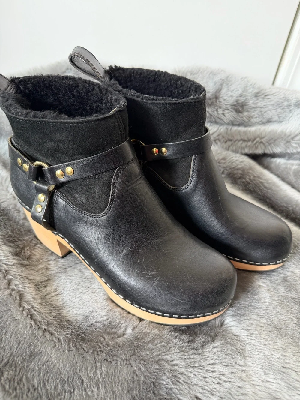 Swedish Hasbeens sherpa harness booties